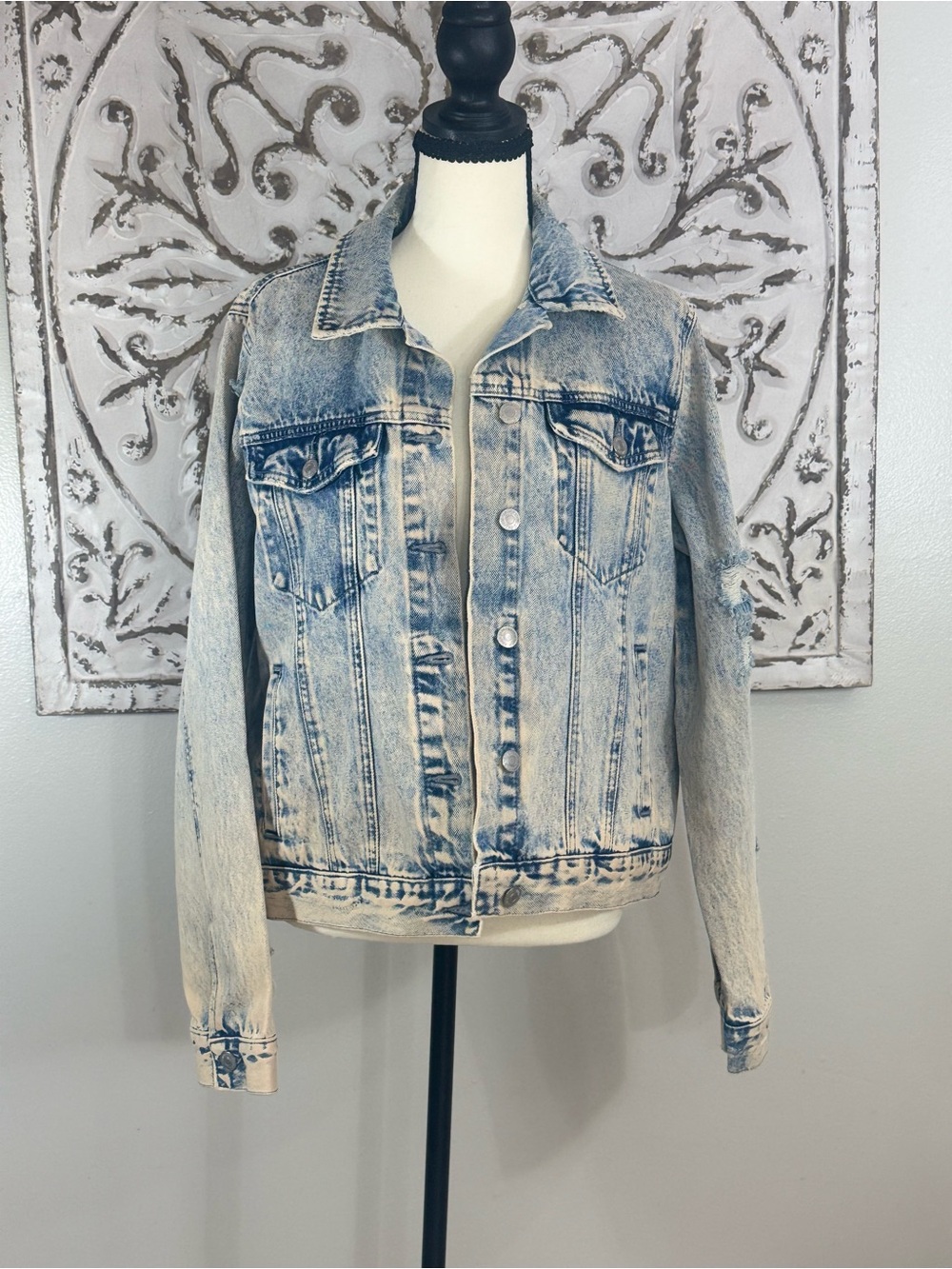 Forever 21 Light Blue Distressed Denim Jacket nwt
